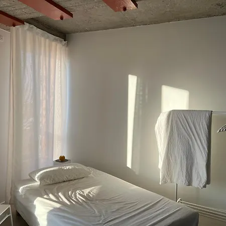 Serene Studio With Park View - Minimalist Haven With Panoramic Windows *